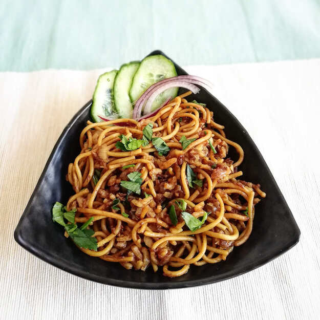 Surinaamse bami met gedroogde garnalen