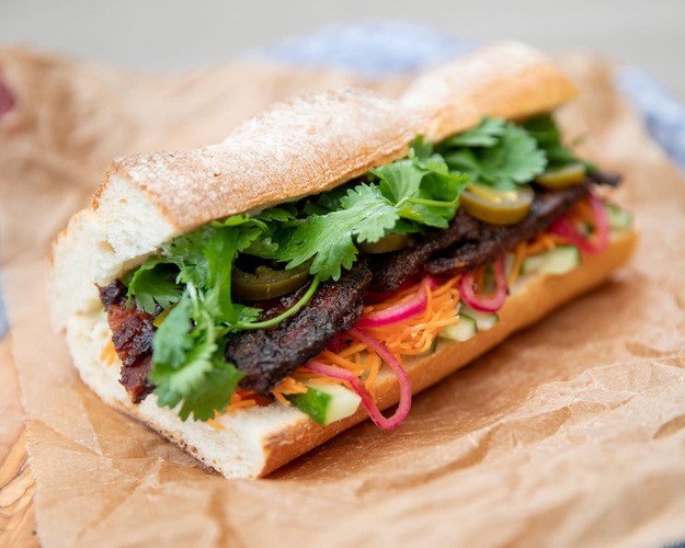 Banh mi met buikspek